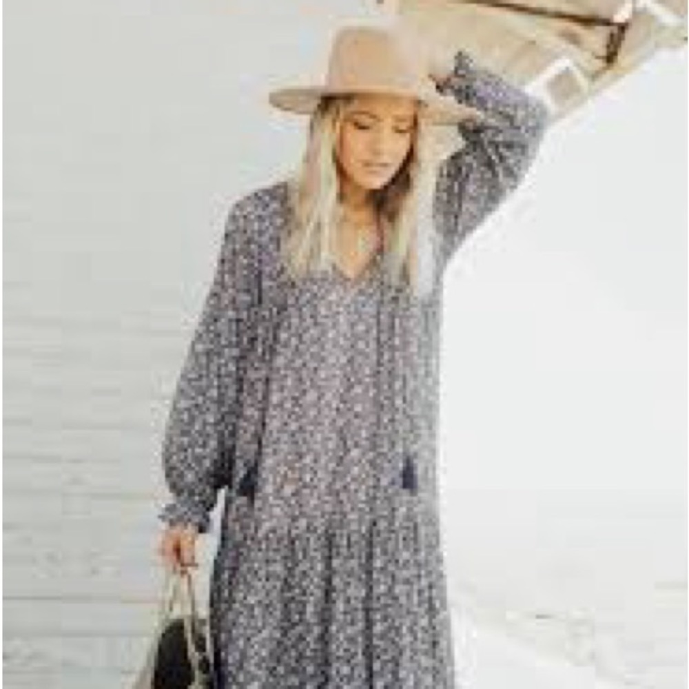 Carly Jean Laurel Dress Size Large